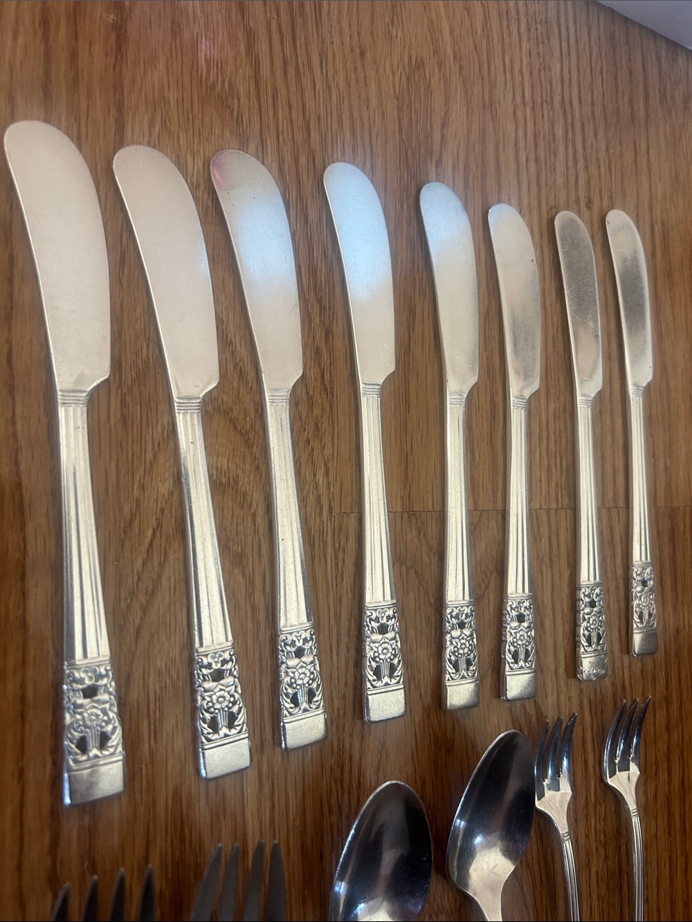 Stainless Steel Ornate Handle Dessert Flatware Set - Silver 14 piece - Picture 2 of 10
